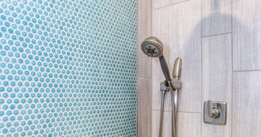 un pommeau de douche